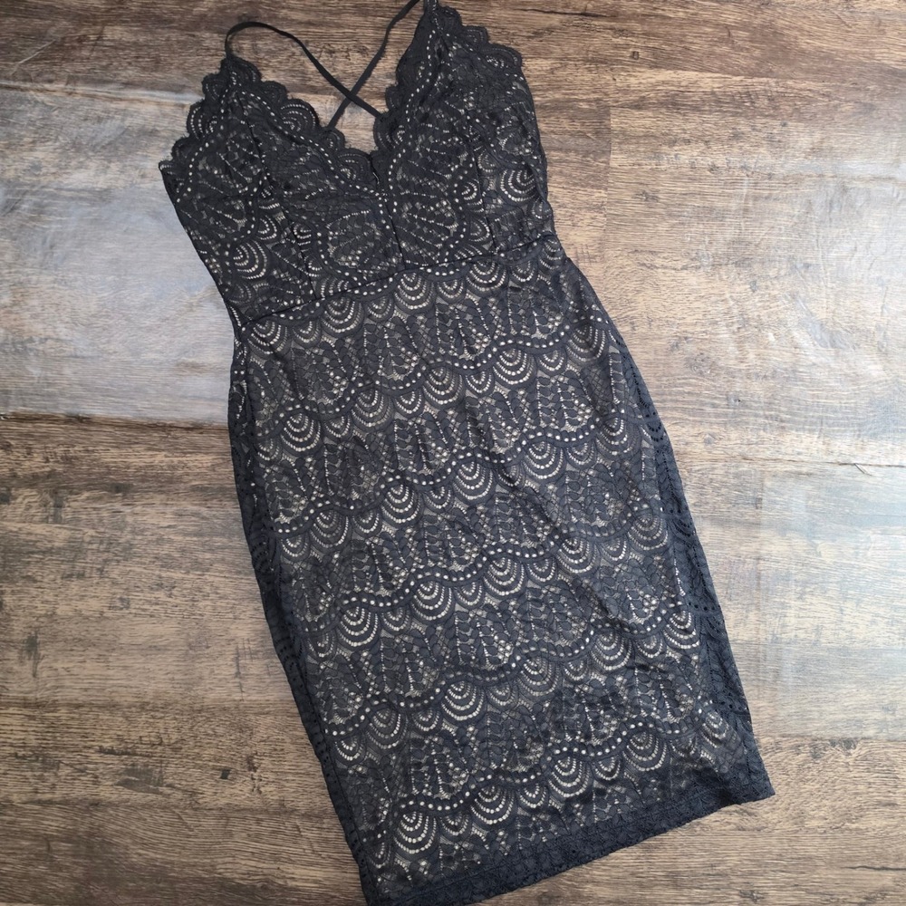 LOVELY DAY Lace Bodycon Dress Womens Large Black Nude Scalloped V-Neck Cocktail